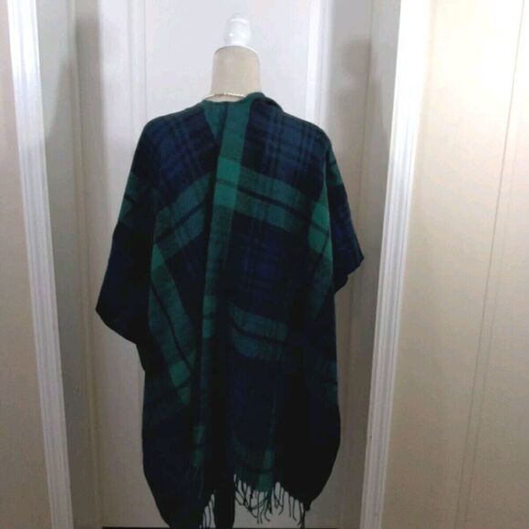 Viv & Lou Woman's One Size Green Plaid Wrap Shawl With Fringe 100% Acrylic NWT - Picture 5 of 8